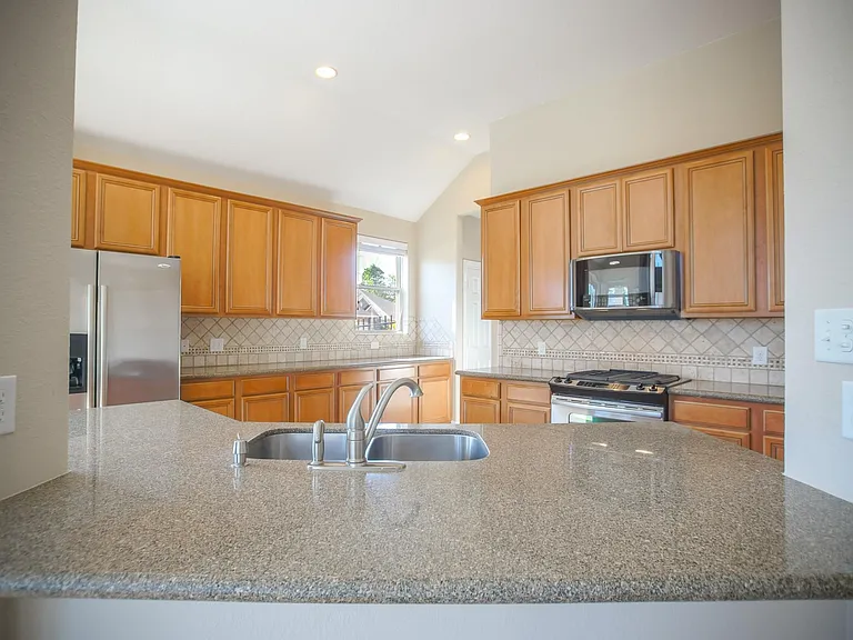 2 Hadlock Pl — Photo 24
