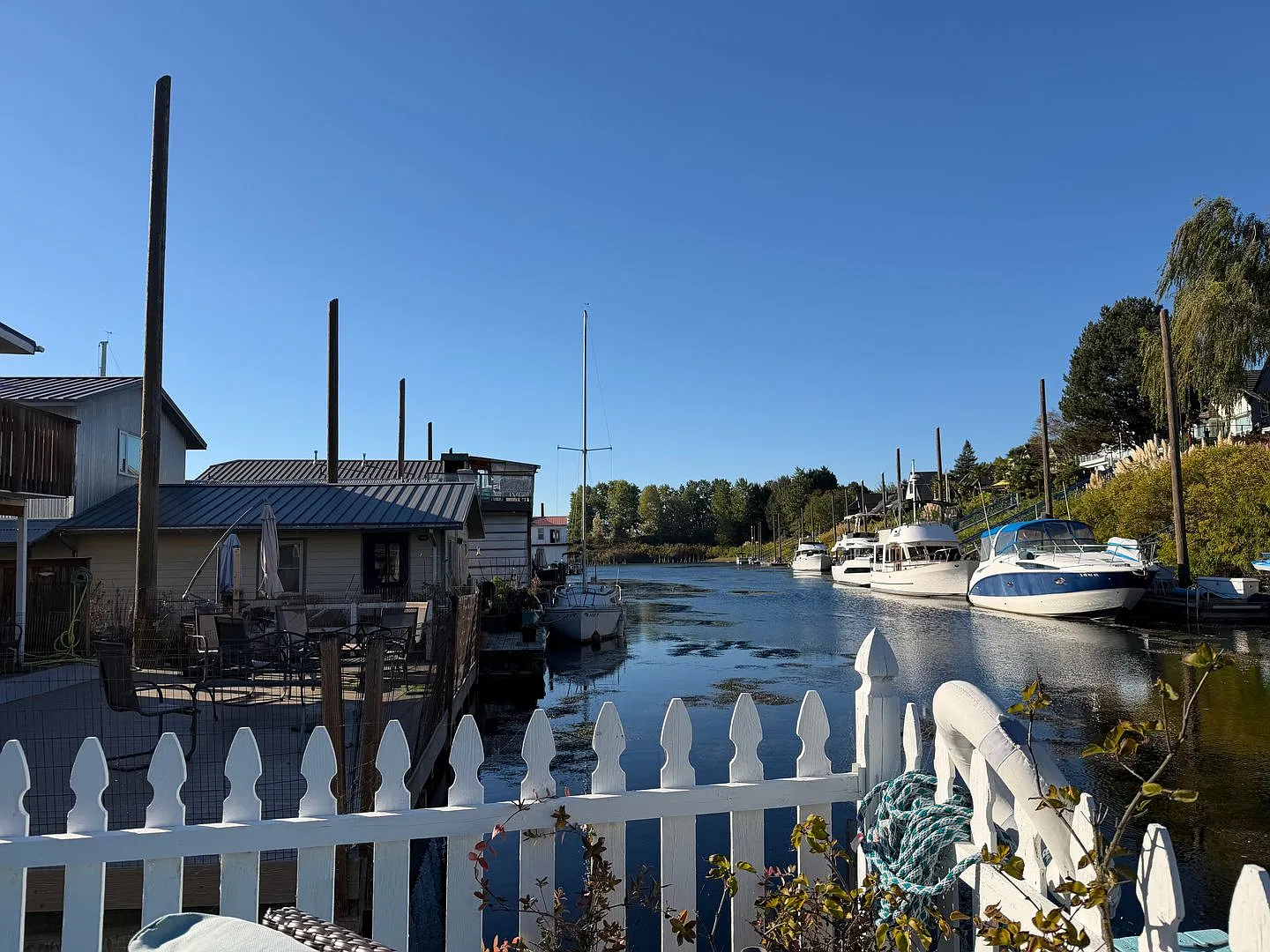 Charming Hayden Island Floating Home - Live on the River! — Photo 3