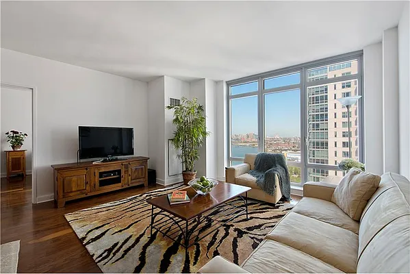 Rented by Compass | media 18