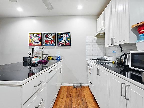 4th image of 675 Summit Ave #1