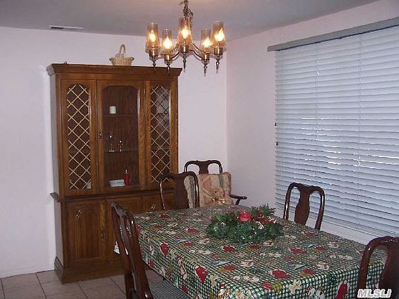 5th image of 260 Sagamore Hills Dr
