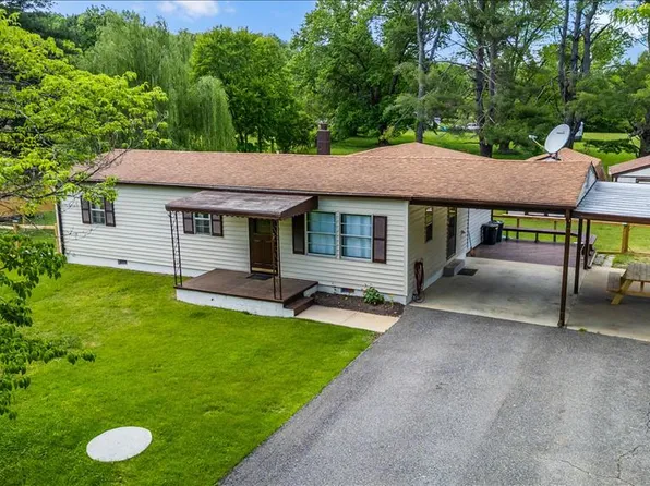 1100 Rice Ln, Big Island, VA 24526