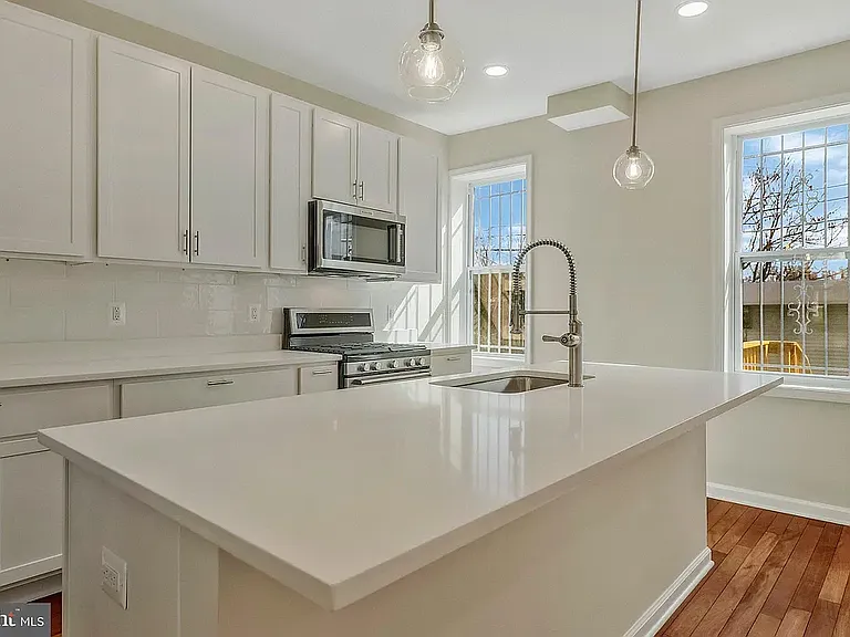 444 Kenyon St NW — Photo 14