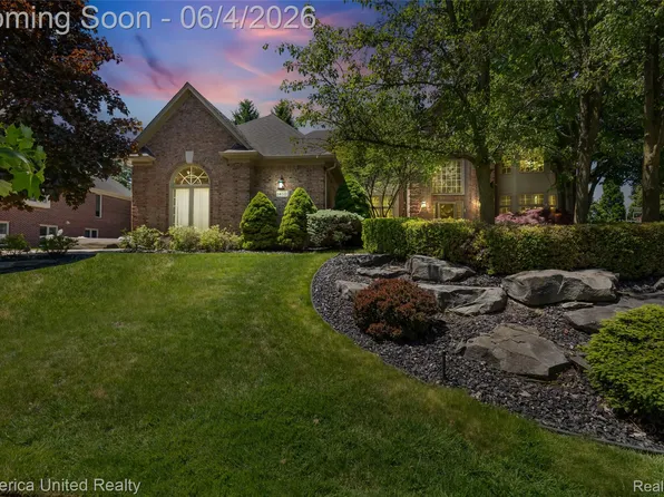 54501 Salem Dr, Shelby Township, MI 48316