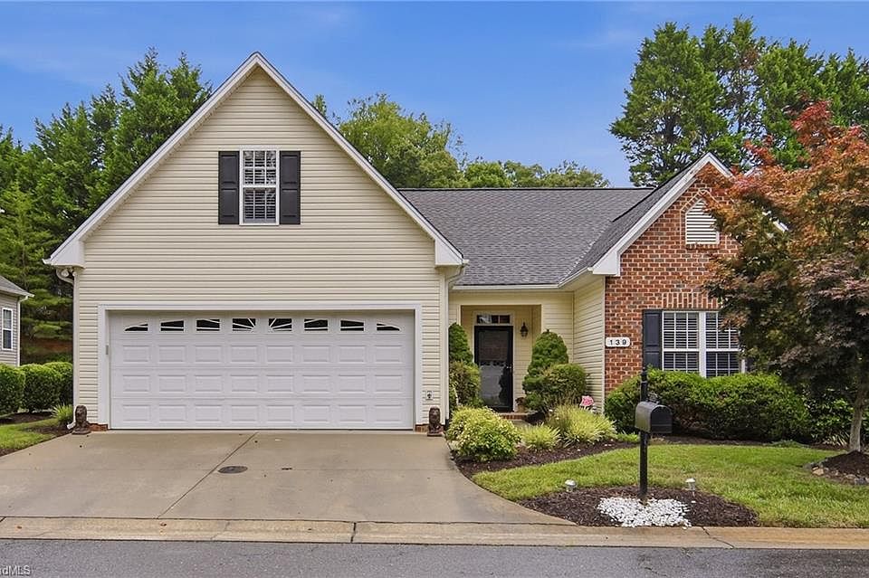 1st image of 139 Brooks Landing Dr