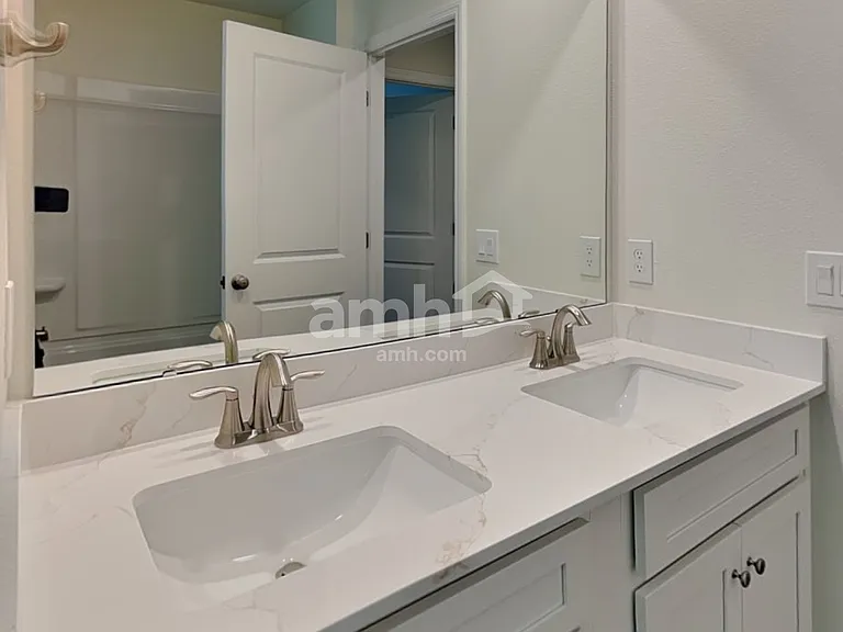 16392 Aubergine Aly — Photo 18