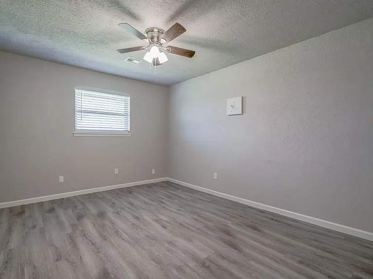 605 Saint James Pl — Photo 24
