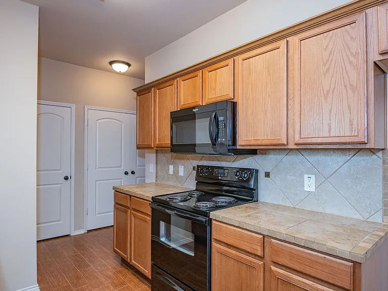 1426 Piedmont Dr — Photo 9