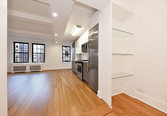 4th image of 31 E 12th St APT 9E