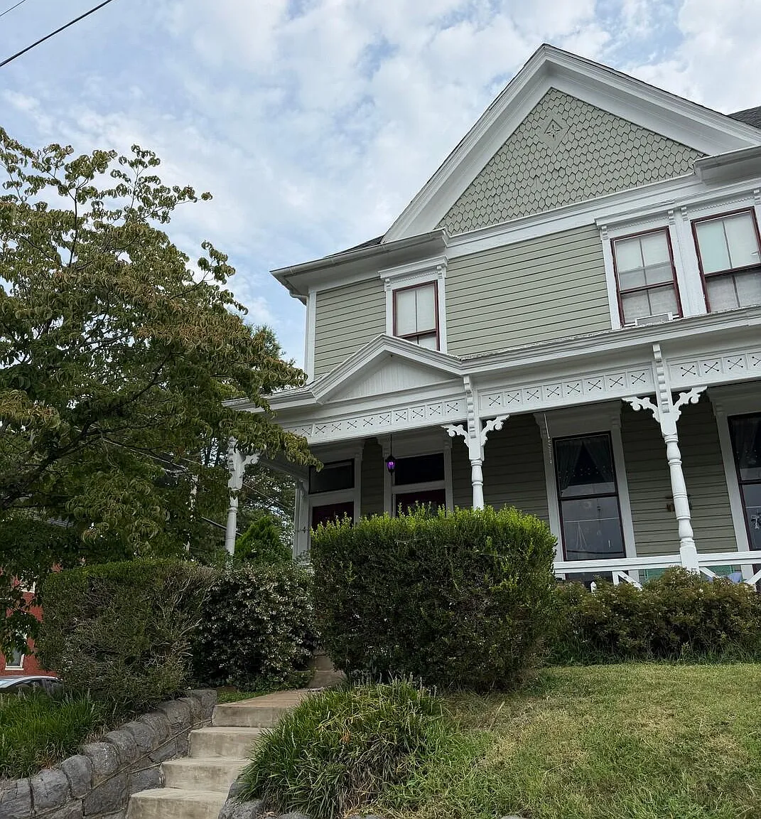 1 bed, 1.0 bath, 600 sqft, $1,050 — Photo 1