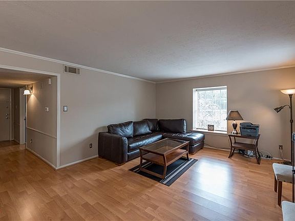 4th image of 3730 Fairfield Ave Unit 212