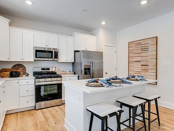 2nd image of 10577 Roundstone Ln