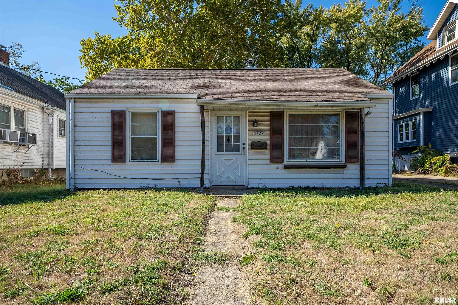 2137 N Prospect Rd photo 1