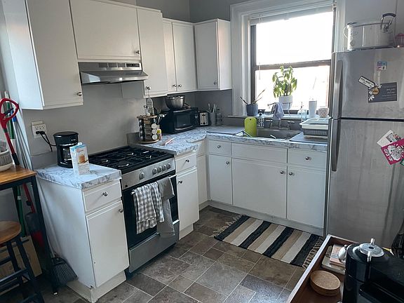 3rd image of 251 S Saint Clair St APT 11