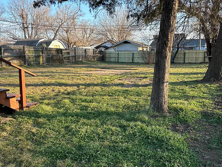 2732 W Cameron St — Photo 16