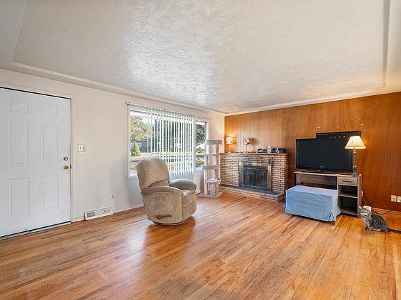 2nd image of 8303 N Weipert Dr