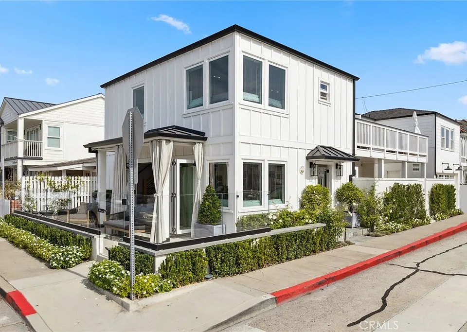 300 Coral Ave