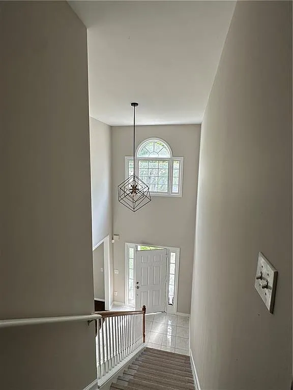 4 bed, 2.5 bath, 2427 sqft, $3,150 — Photo 4