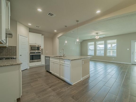 2nd image of 114 Escondido