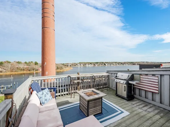 45 Main St APT 38, Wareham, MA 02571