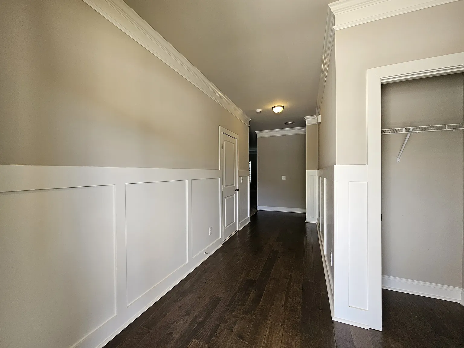 4 bed, 2.5 bath, 2404 sqft, $2,400 — Photo 2