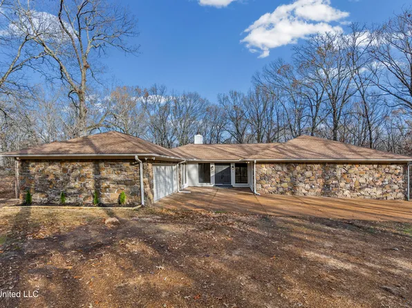 5702 Maxwell Dr, Olive Branch, MS 38654