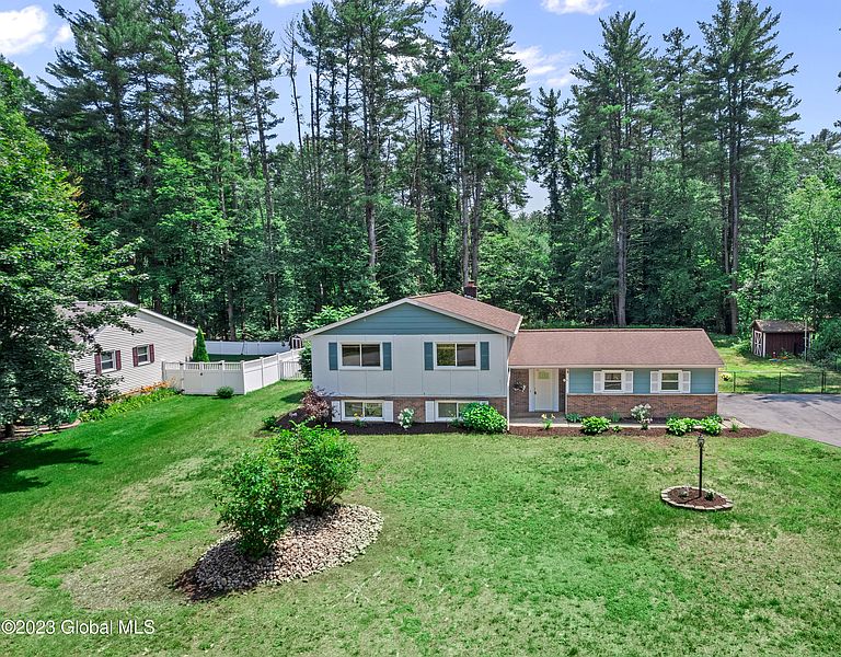 2nd image of 31 Fairway Boulevard