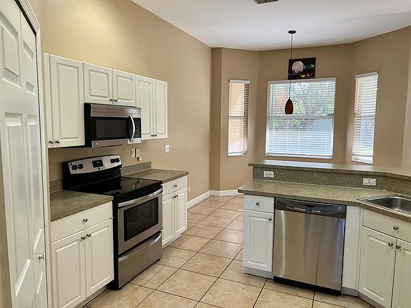 3rd image of 3709 SW 19th Pl