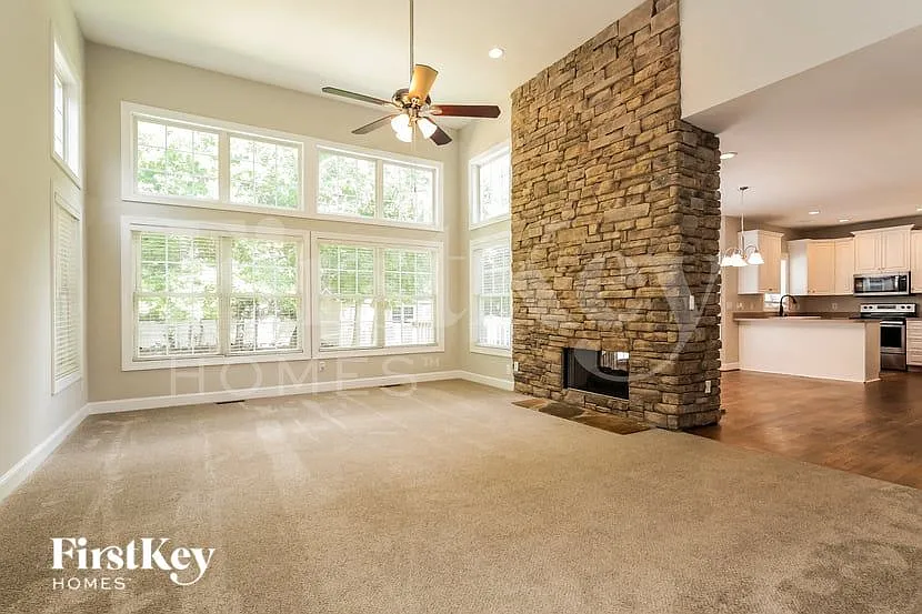 4 bed, 2.5 bath, 2318 sqft, $2,850 — Photo 3
