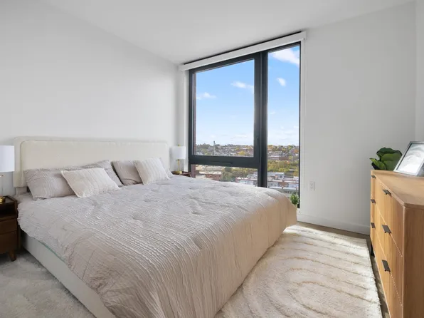 72-01 Queens Boulevard image 1 of 42