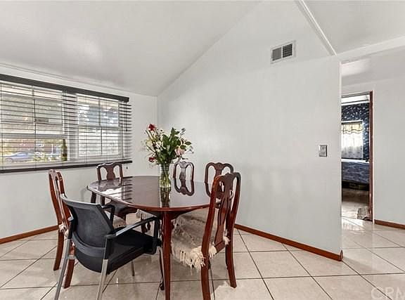 4th image of 2469 W Cerritos Ave