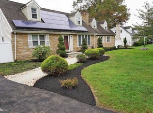 4 Manor Dr, Ewing, NJ 08628