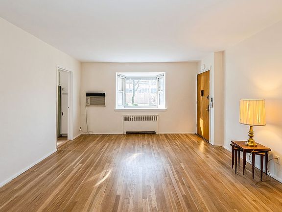 3rd image of 57 Seven Marathon Pkwy