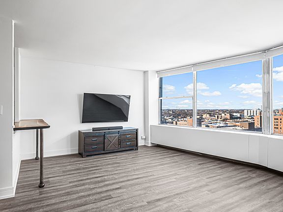 4th image of 5757 N Sheridan Rd APT 15G