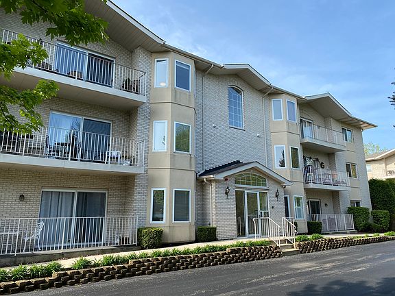 3rd image of 927 Elderberry Cir Unit 215