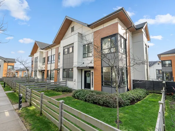 15111 Edmund Dr #109, Surrey, BC V3S 0A5