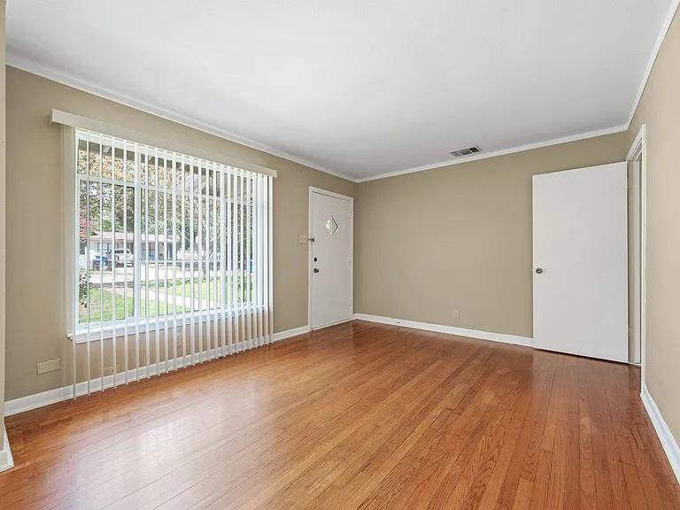 314 Barbara Dr — Photo 6