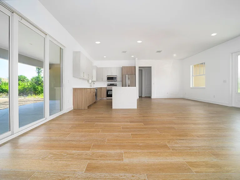 15261 Brainbridge Cir — Photo 9