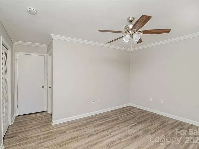 7610 Woods Ln #5 — Photo 5