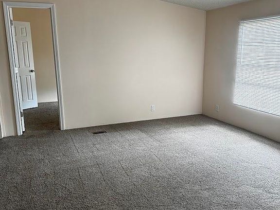 5th image of 195 Robin Cir