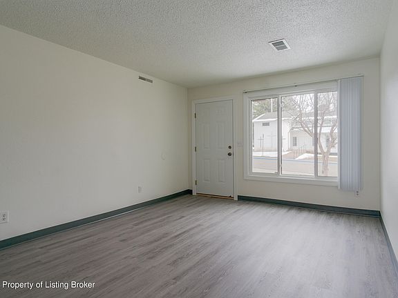 2nd image of 1091 17th Ave W