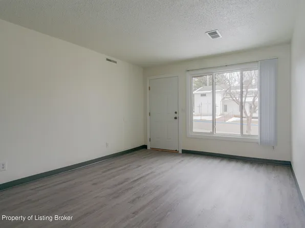 1091 17th Ave W, Dickinson, ND 58601