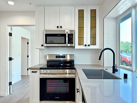 4th image of 10560 Santa Monica Blvd APT 305