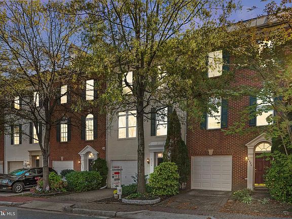 4th image of 4924 Gardner Dr