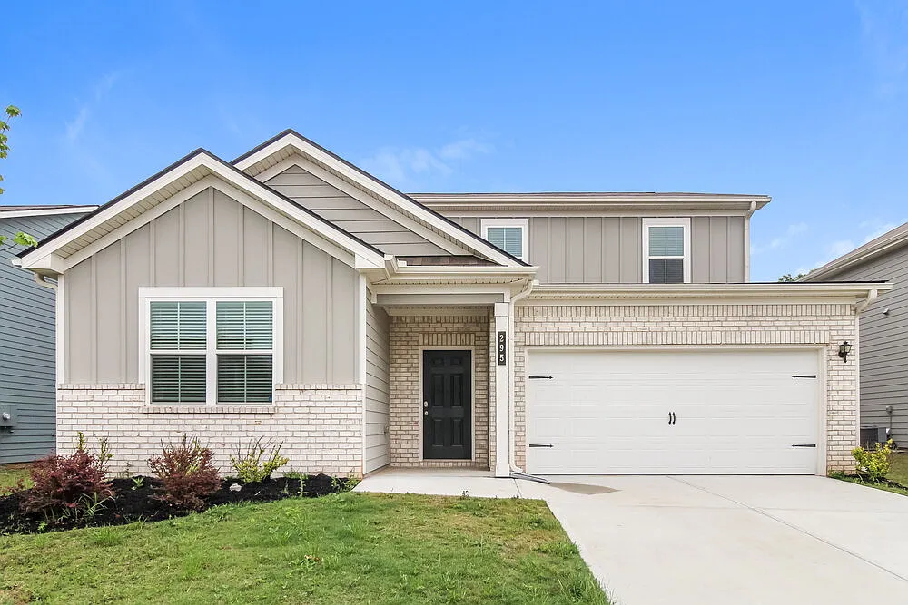 4 bed, 3.0 bath, 2570 sqft, $2,425 — Photo 1