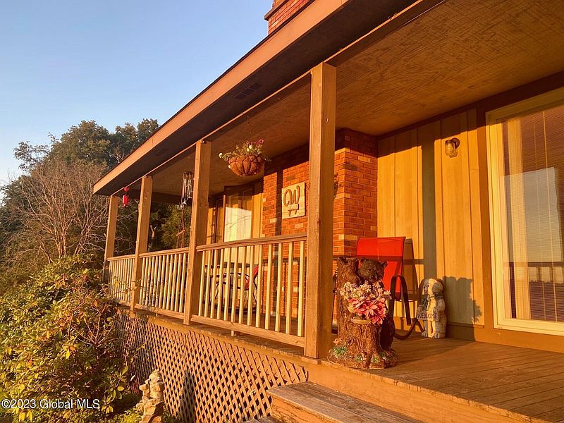 2nd image of 2284 Coach Road
