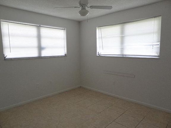 5th image of 11810 NE 14th Ave