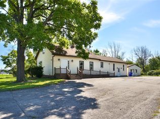 6116 Robinson Rd, Lockport, NY 14094