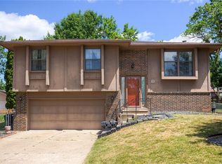 7705 Ridgemont Dr, Urbandale, IA 50322