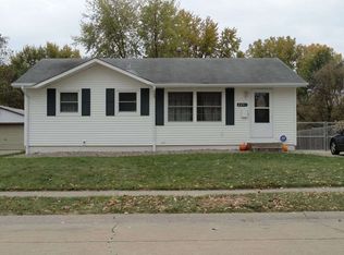 2241 Brookside Dr, Bettendorf, IA 52722